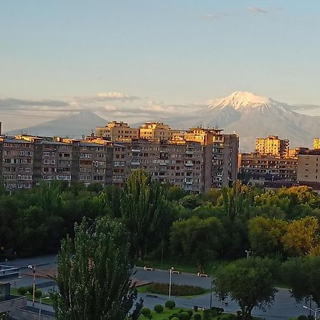 Umba Apartment N4 - Balcony And Mount Ararat View Yerevan Bagian luar foto